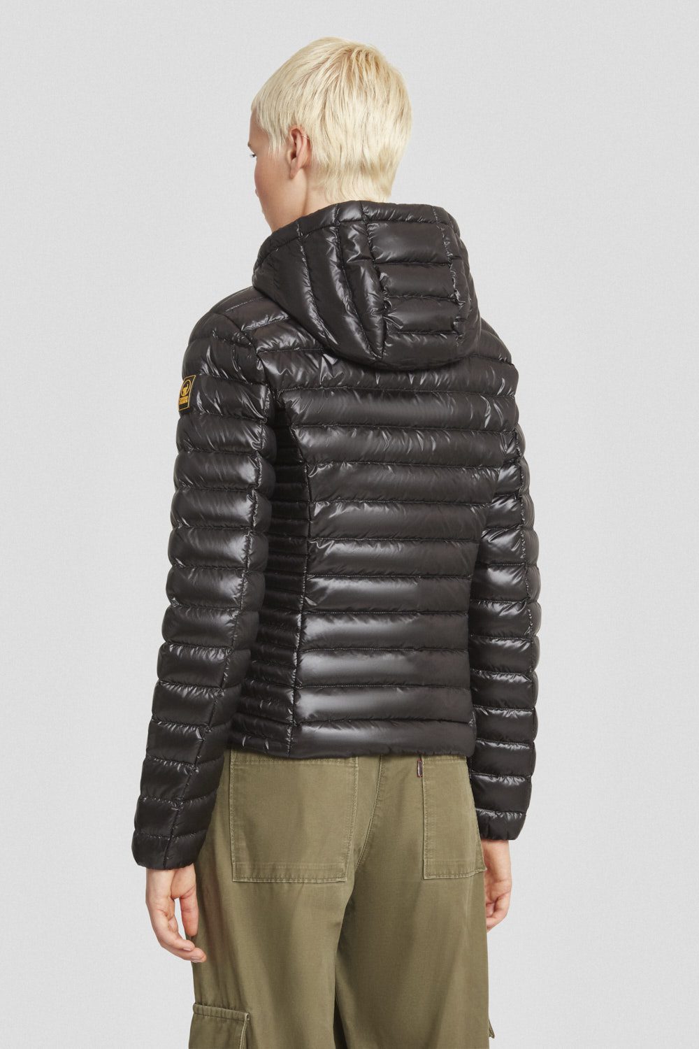 Piumino leggero nero lucido con cappuccio AGHATA 2.0