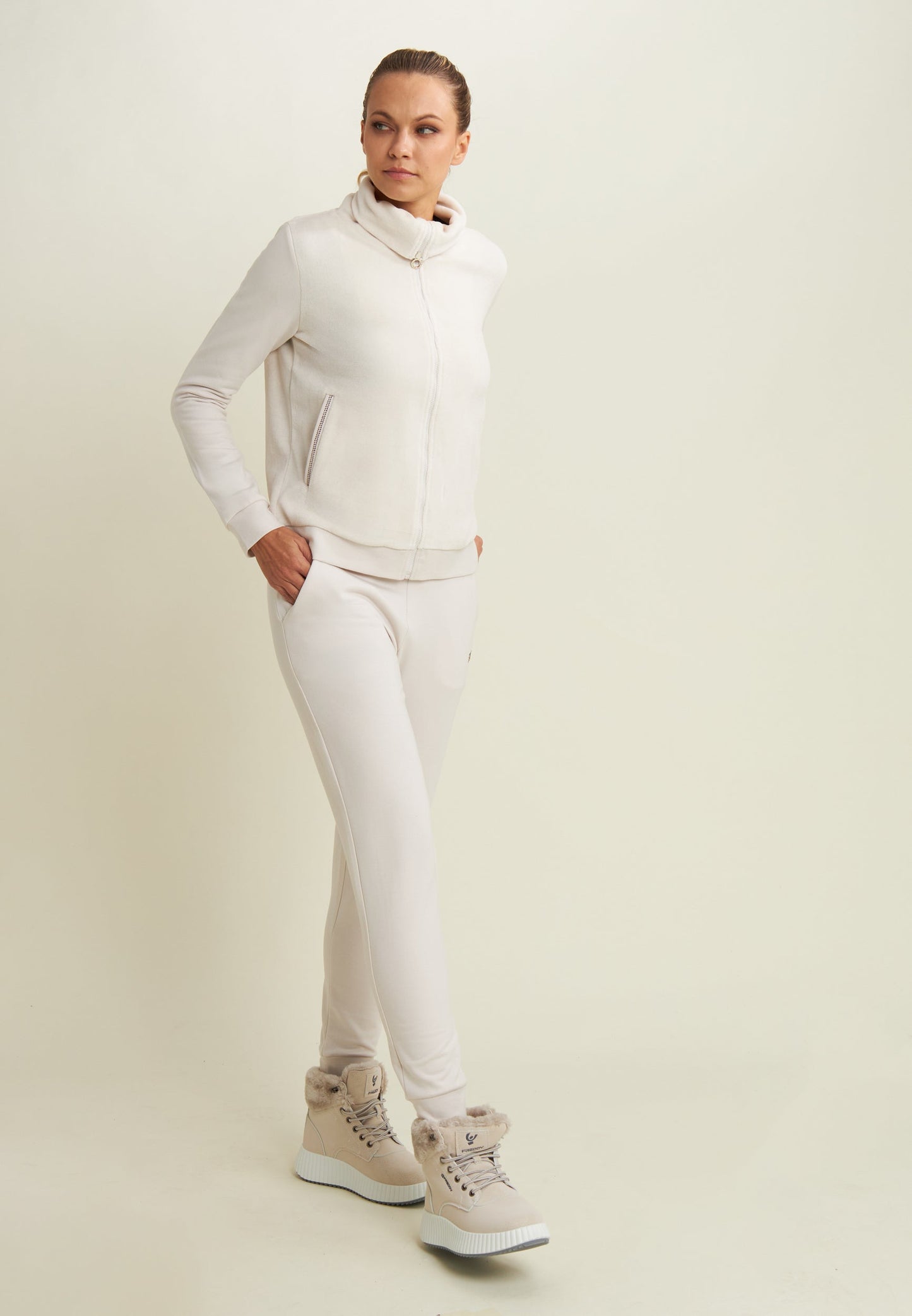 Pantaloni sportivi da donna con polsini e strass bicolore