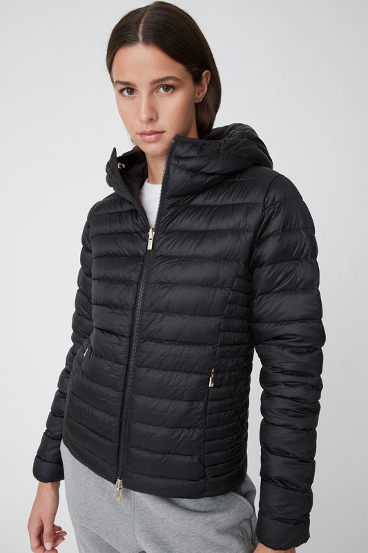 Piumino leggero nero con cappuccio AGHATA