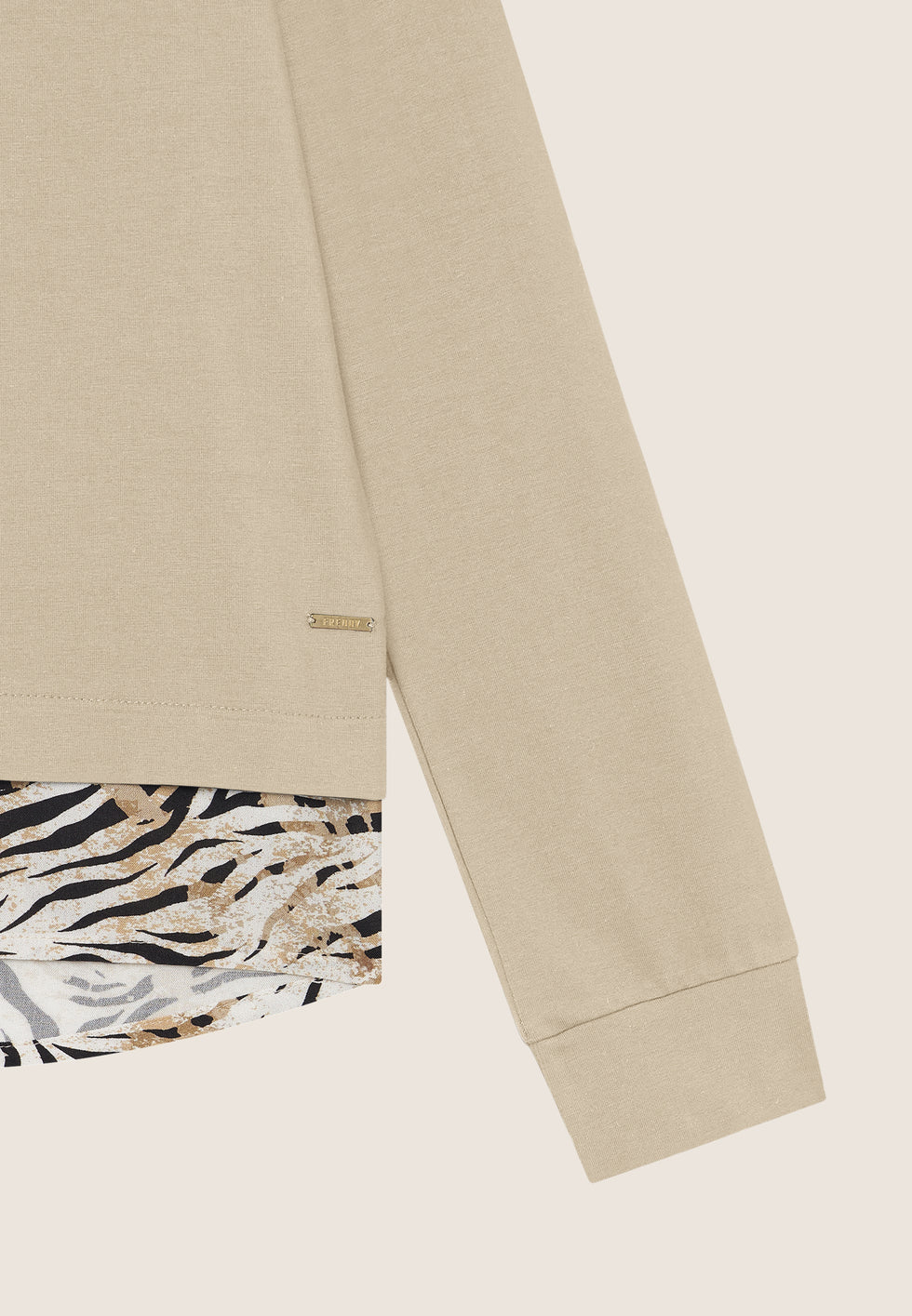 Felpa con inserto effetto camicia e dettagli dorati