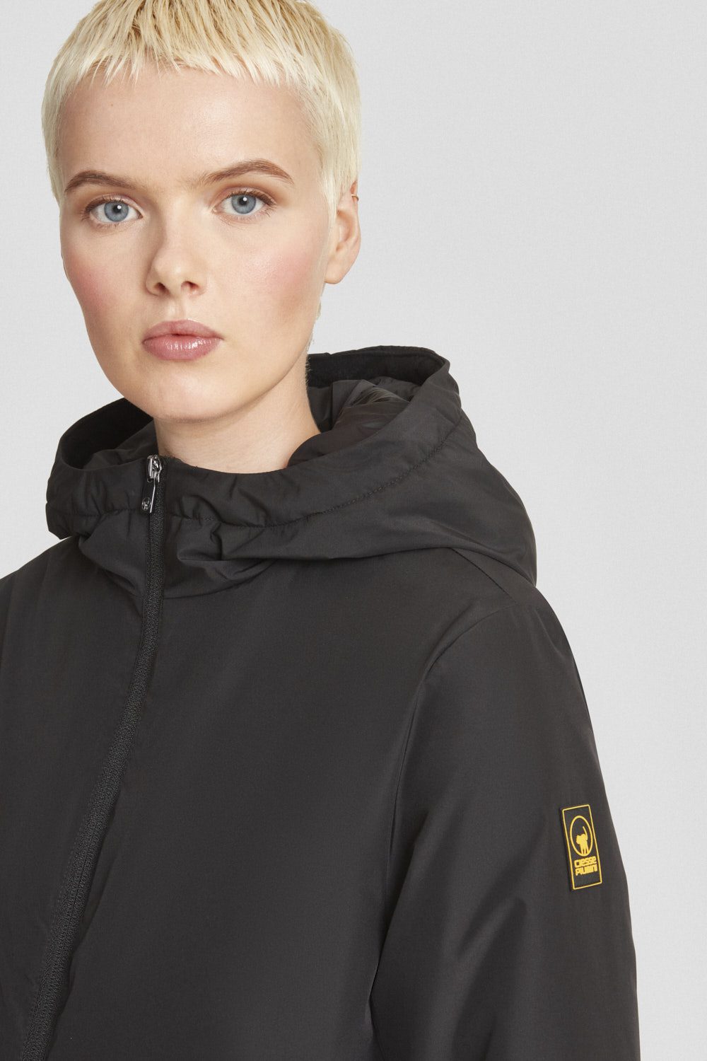 Giacca imbottita nera  con cappuccio