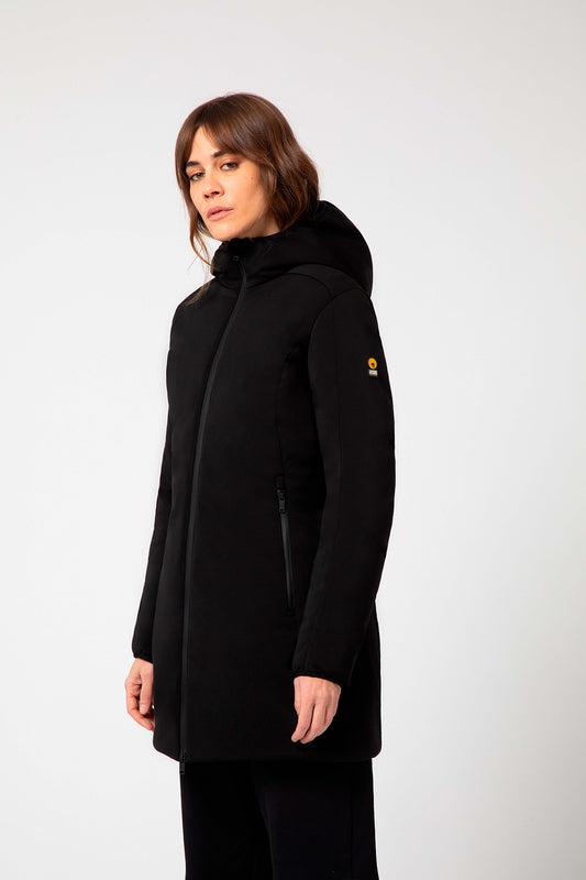 YSABEL – CAPPOTTO NERO IN SOFTSHELL CON CAPPUCCIO